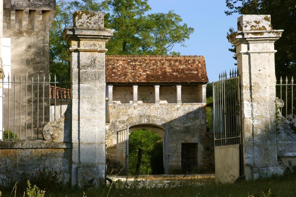 Chateau De La Combe Puyrenier Esterno foto